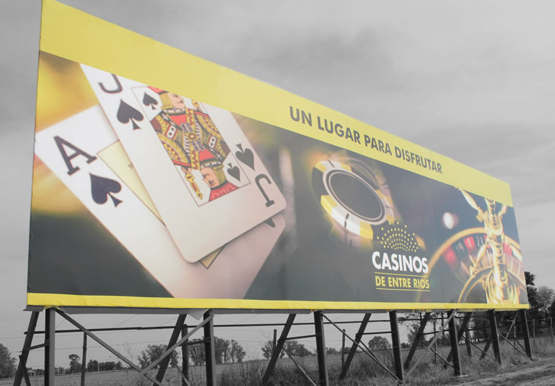 Carteles publicitarios, ploteado vehicular y la ambientación del local comercial